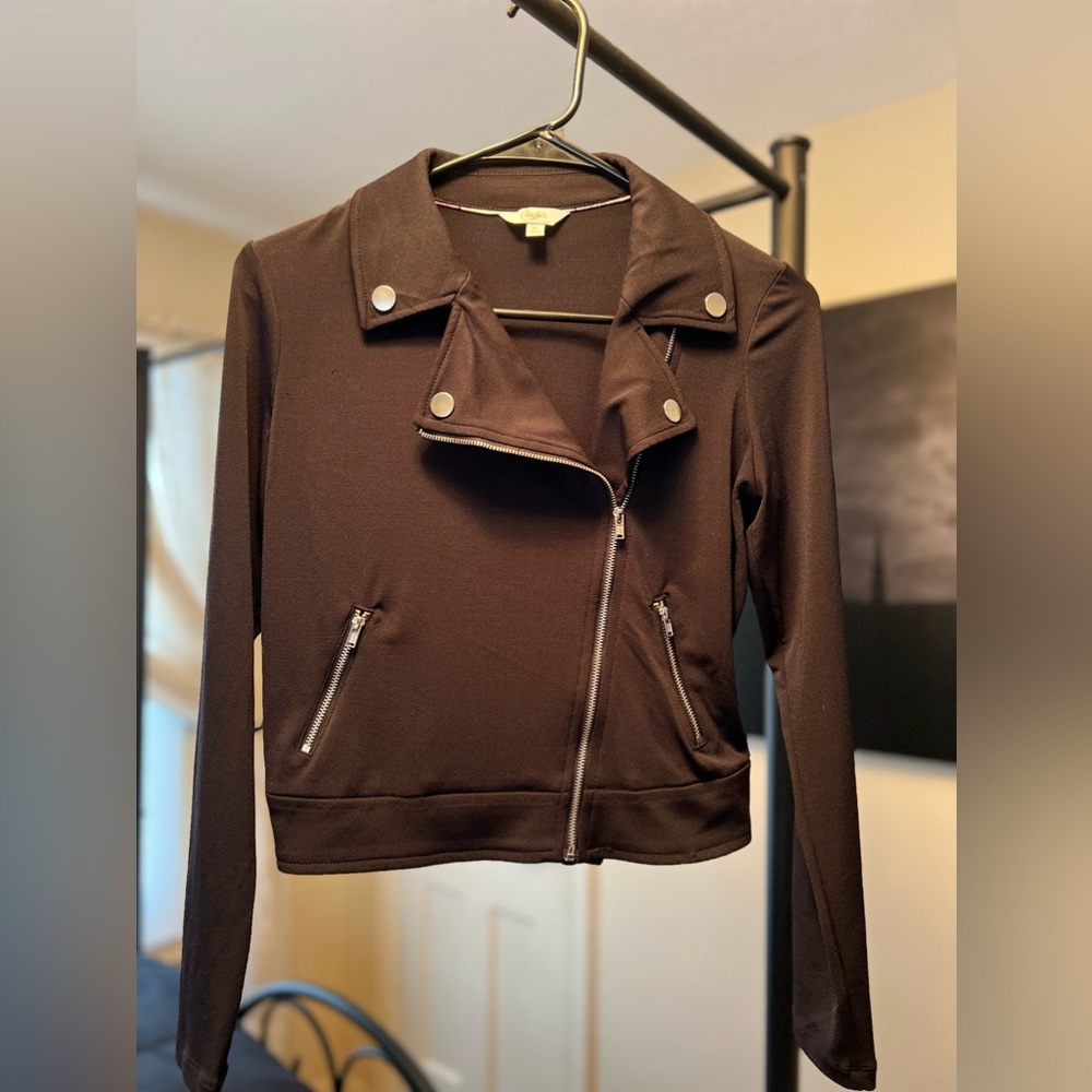 Cropped moto-style light jacket.